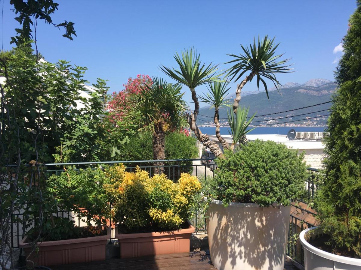 Apartment Tri Kiparisa 티바트 외부 사진